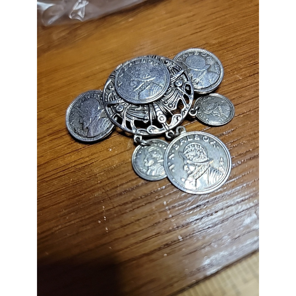 Vintage Panama Balboa Coin Dangle Brooch Silver Tone Souvenir Boho - Picture 3 of 7